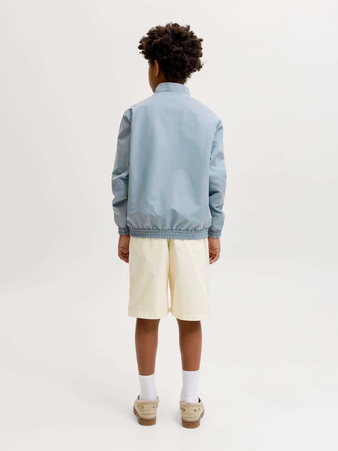 model_shot-back